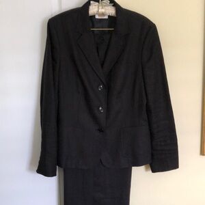Black Irish linen straight leg pant and fitted blazer suit in size 12 S/2